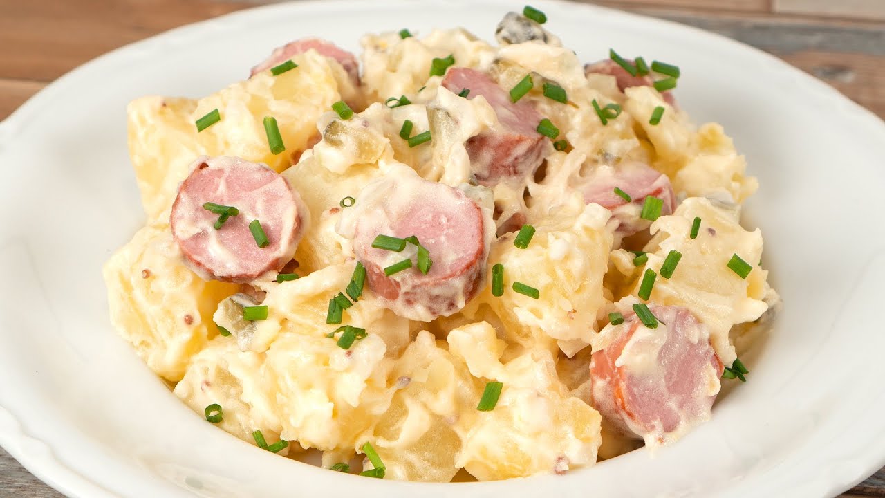 en alemania salchicha acompañada con patatas