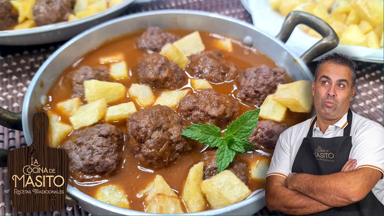 Albóndigas con papas en salsa de tomate