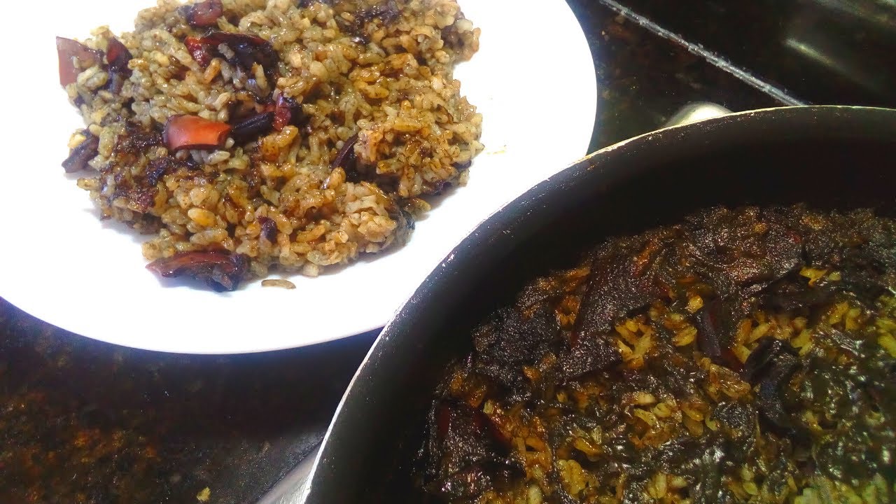 Arroz con calamares en su tinta