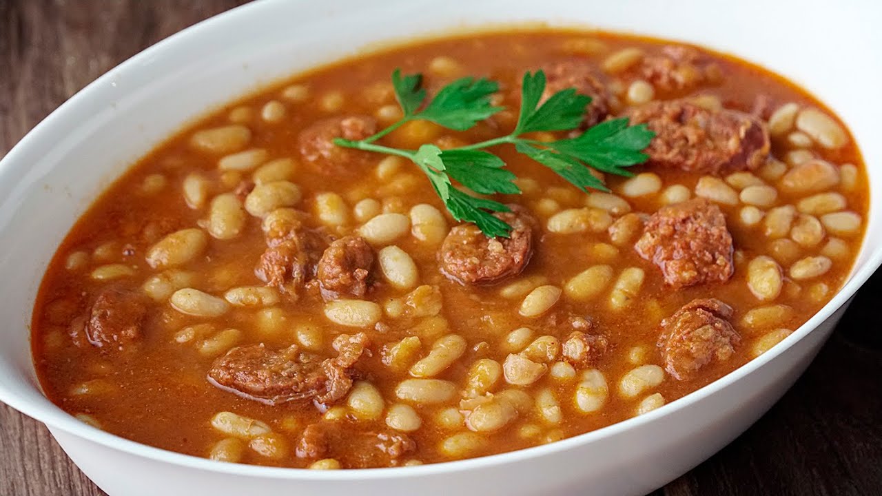 Judías blancas en conserva con oreja y chorizo