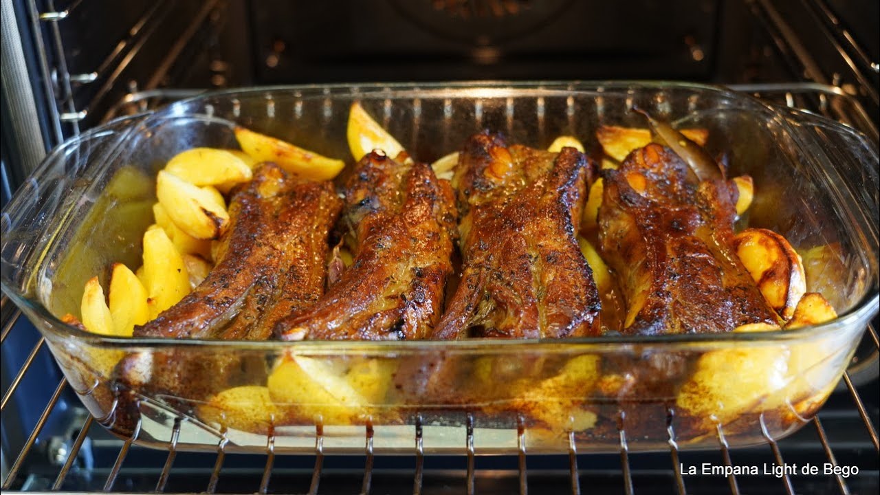 costillas al horno con patatas jugosas