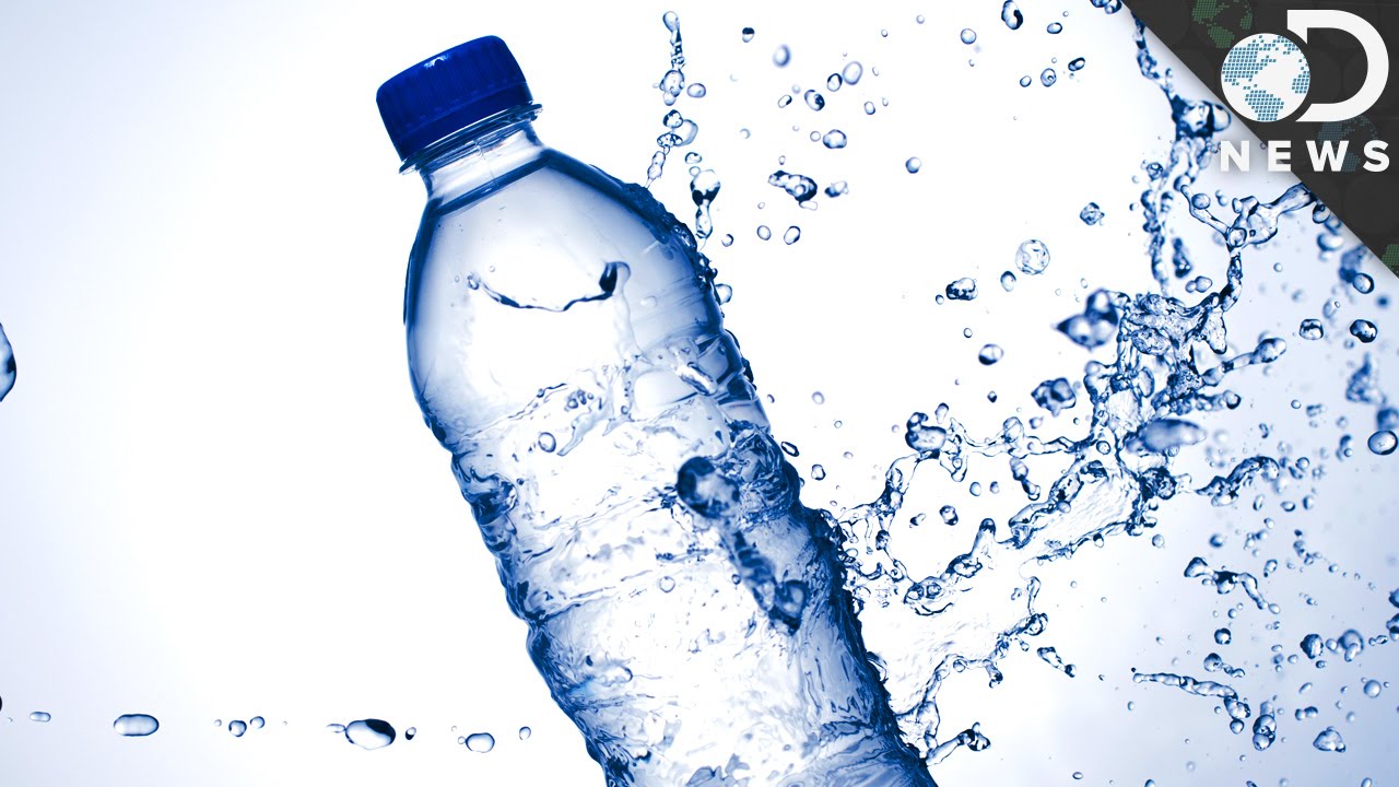 cuanto dura el agua en una botella