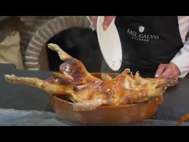 Cómo asar cochinillo en un horno de leña
