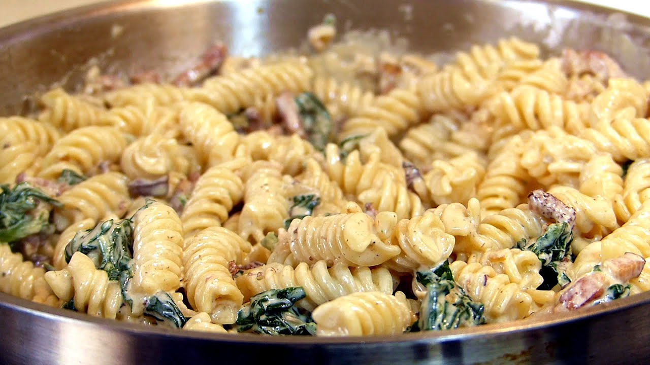 Espinacas con bechamel: una deliciosa opción de comida cremosa