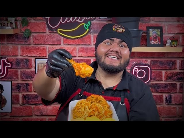 Preparación de tallarines con pollo