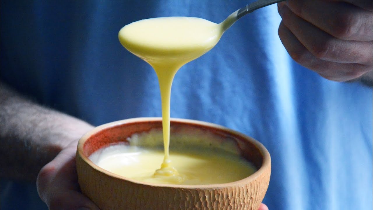 Receta de salsa hecha batiendo aceite y huevos