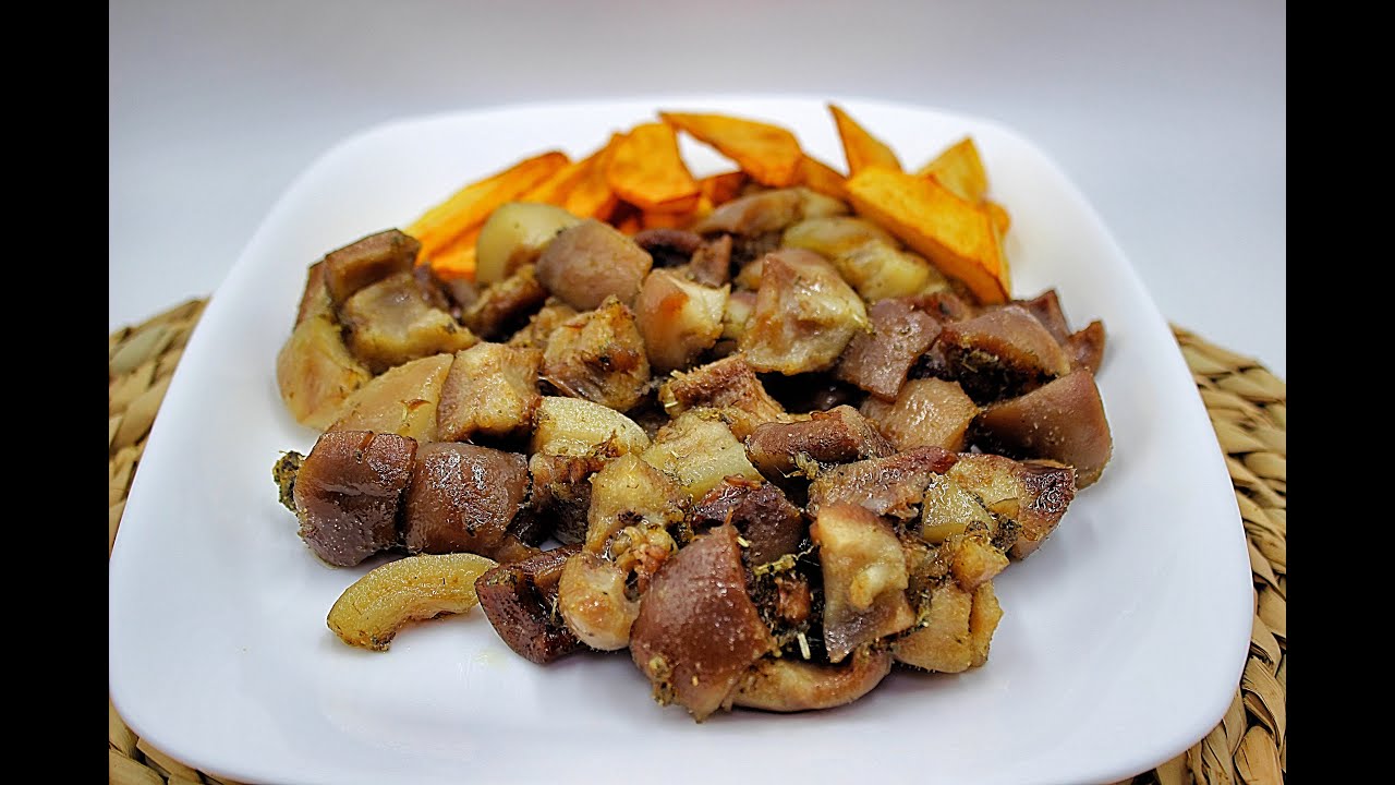 Careta de cerdo cocida y dorada