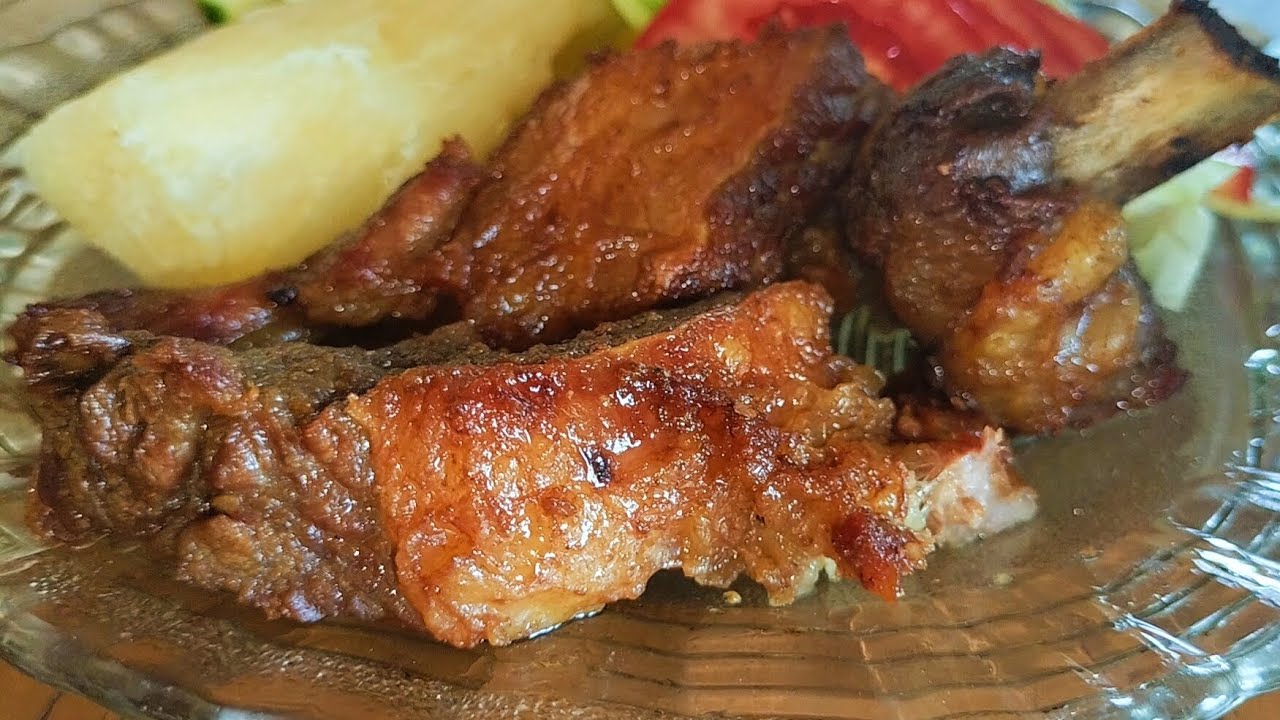 Costilla de ternera asada en olla de barro