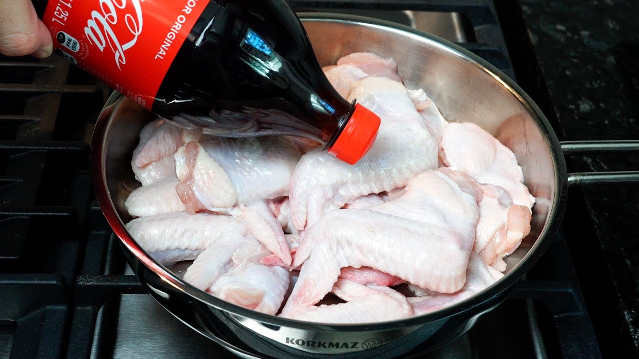 Crujientes alitas de pollo en salsa de Coca-Cola