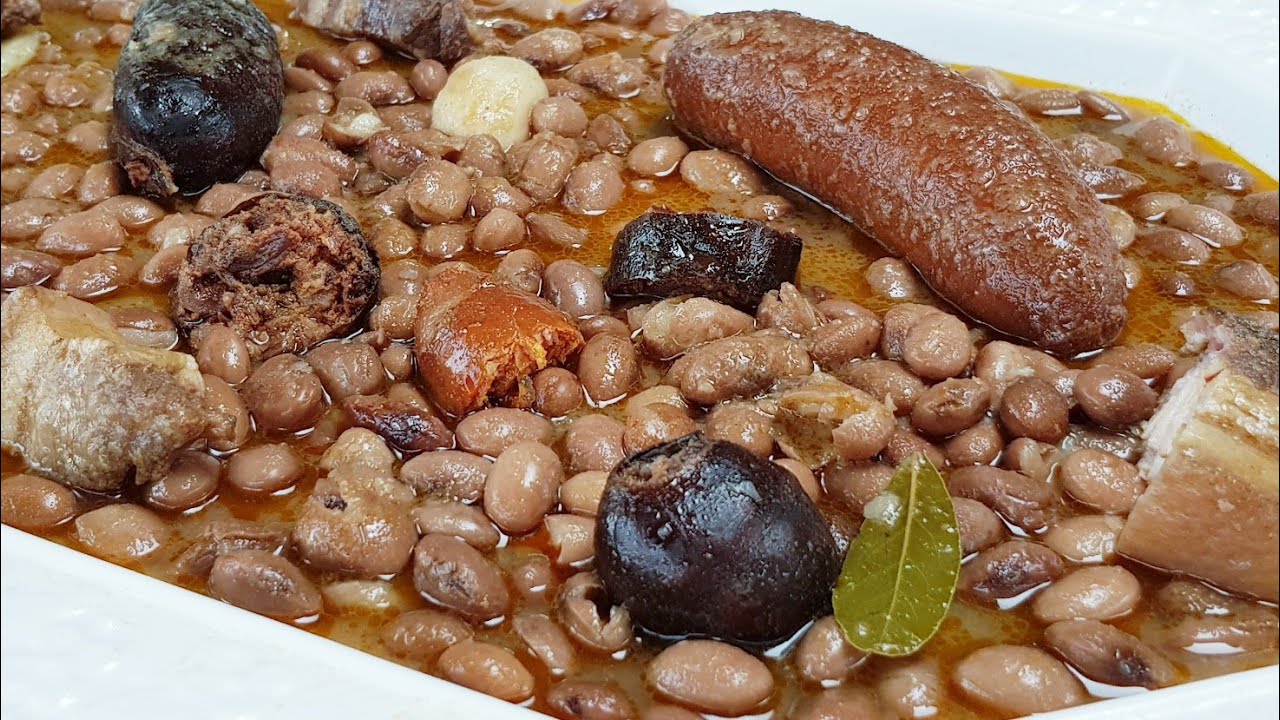 Judías pintas con chorizo y panceta: un clásico plato de legumbres con un toque ahumado