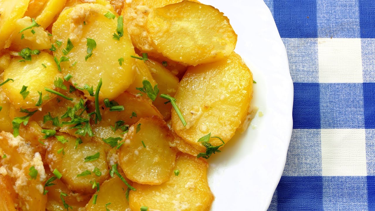 Papas cocidas con ajo y perejil