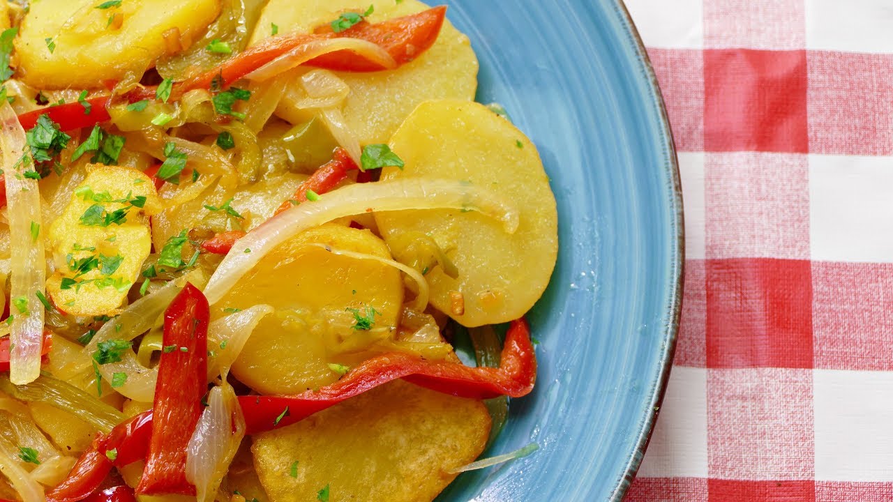 Patatas a lo pobre al vino blanco