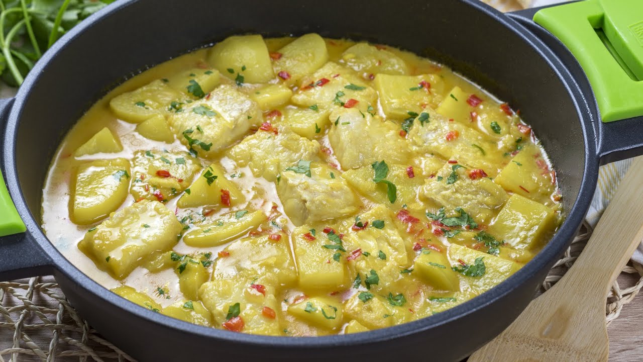 Patatas con bacalao desmenuzado y pimientos