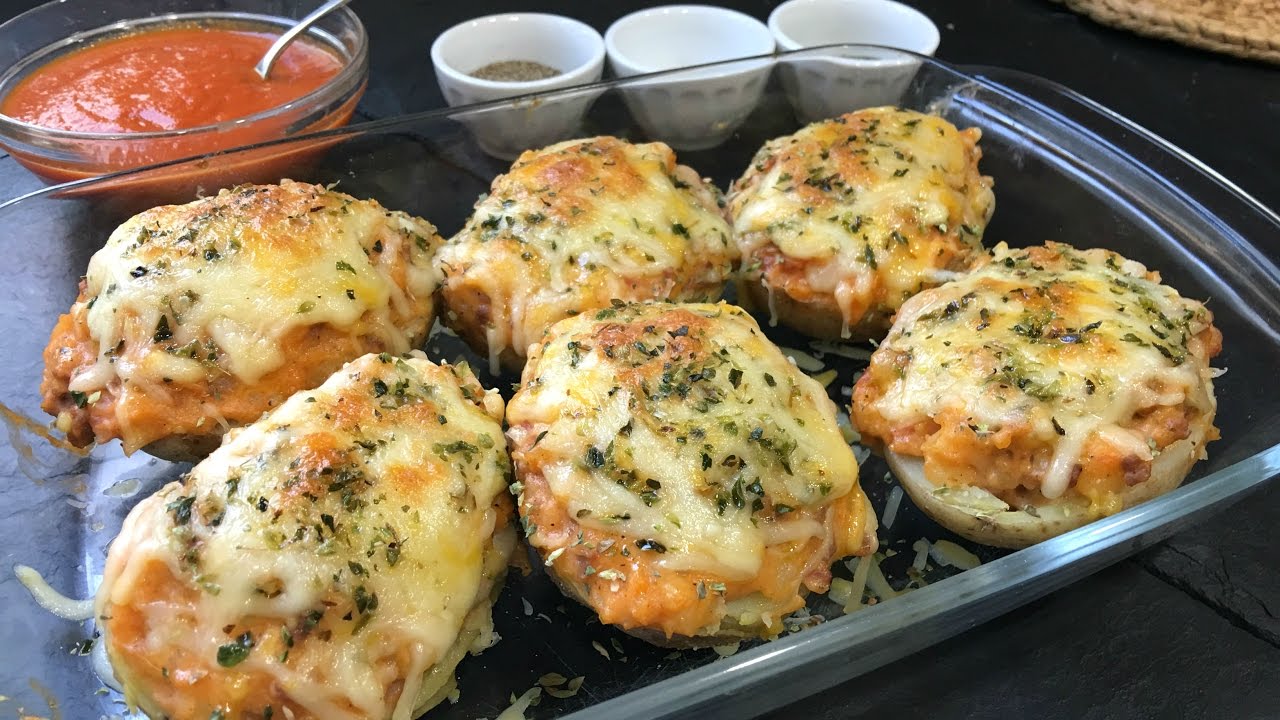 Patatas rellenas de carne picada y queso al horno