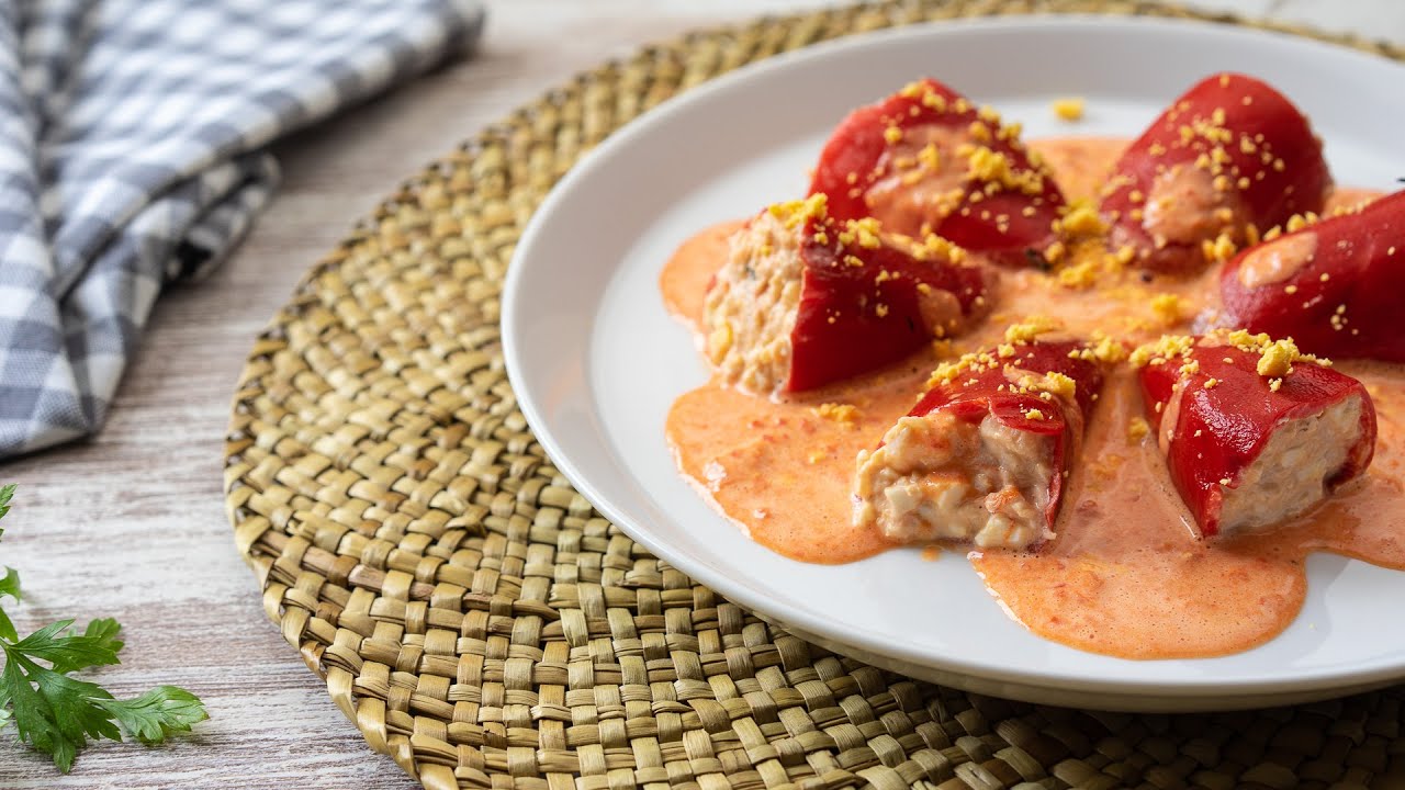 Rape y gambas rellenan pimientos