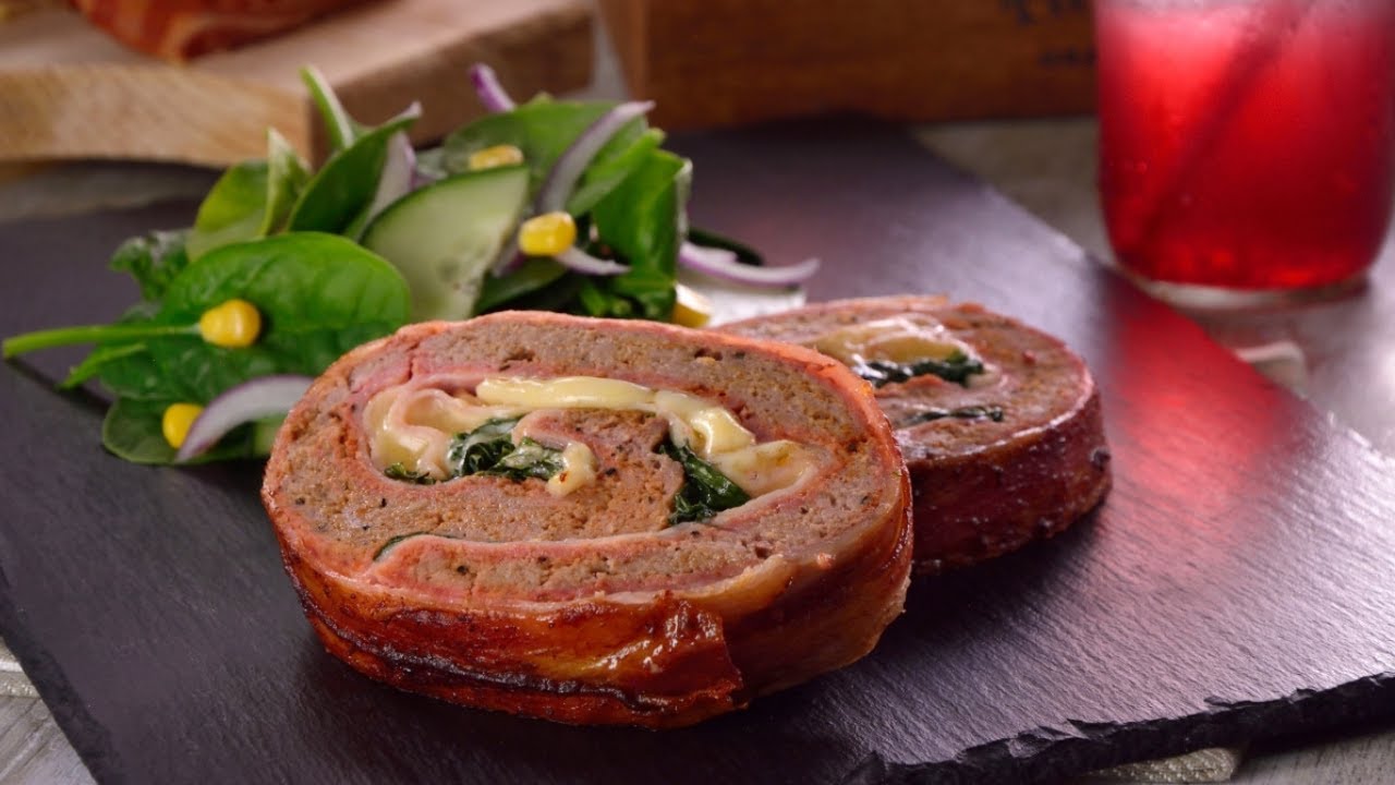 Rollo de carne con jamón y queso en su interior