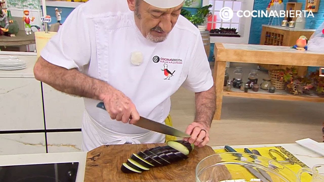 Berenjena cocida con partes más oscuras en su interior