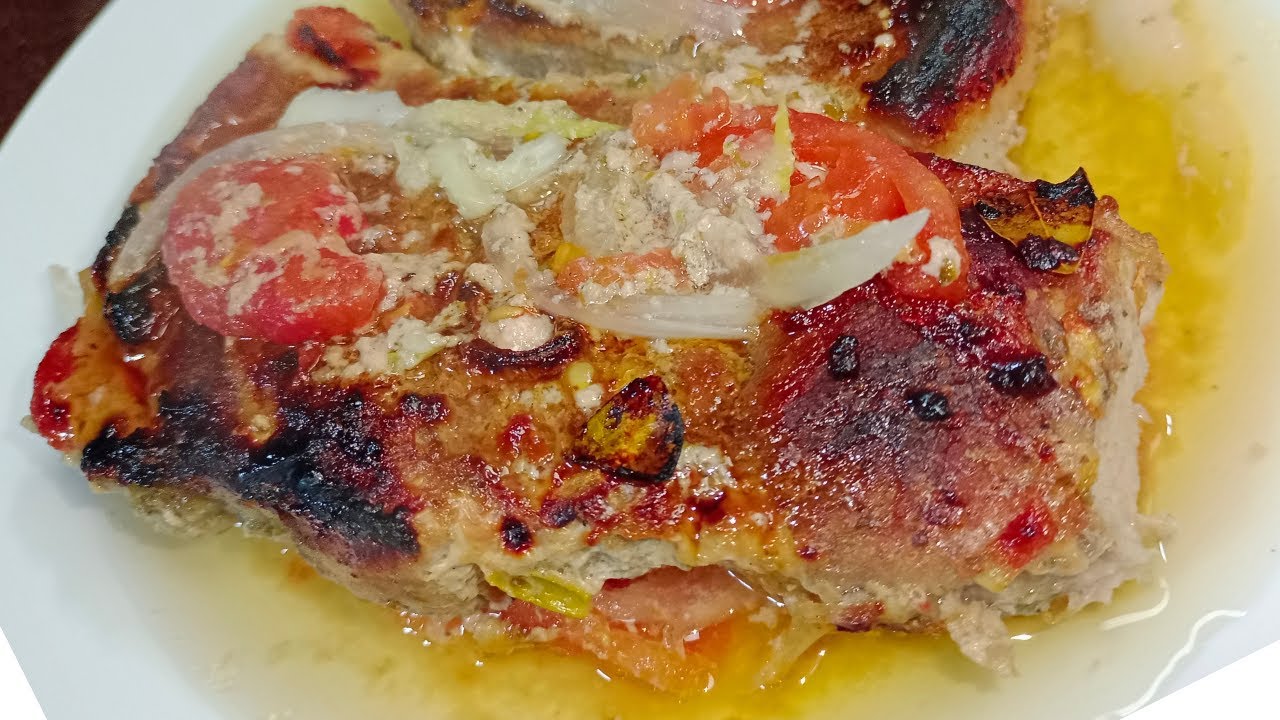 Chuletas de cerdo horneadas con un toque de vino blanco