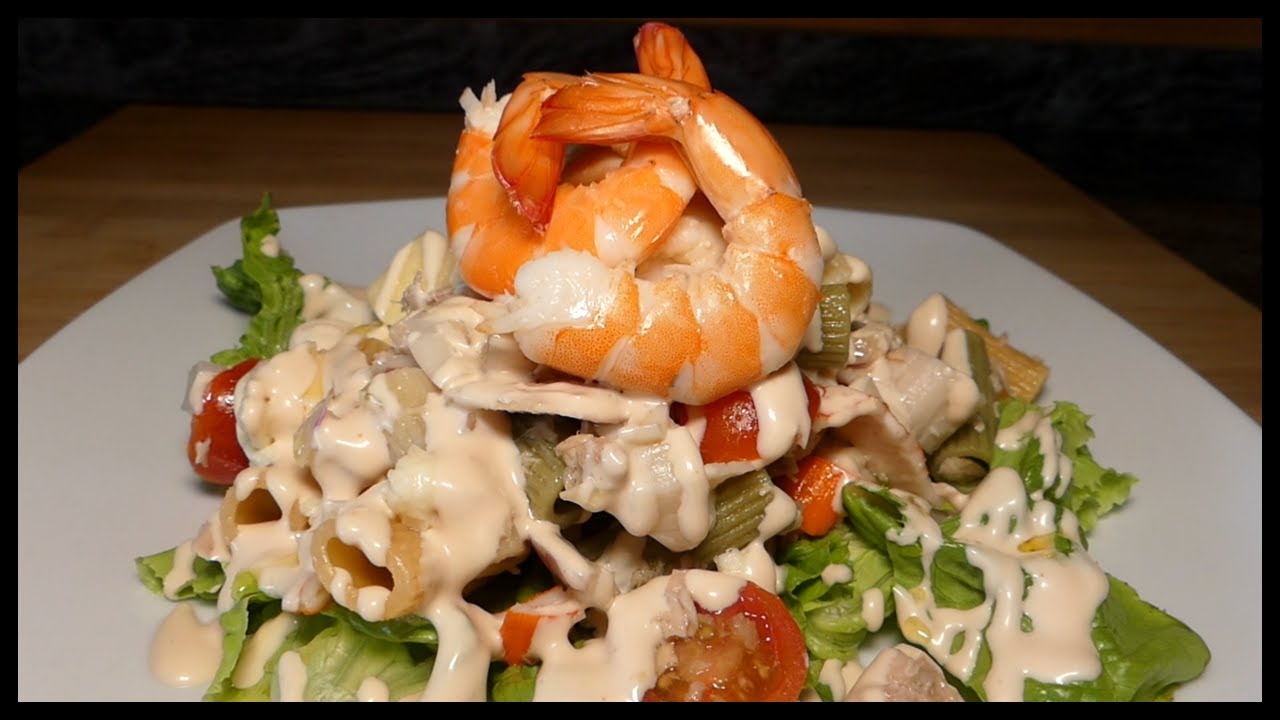 Ensalada de pasta con langostinos y surimi