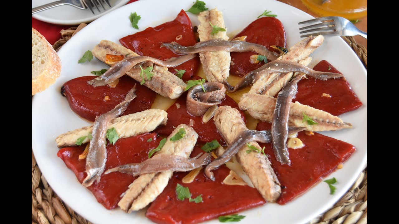 Ensalada de pimientos del piquillo con ventresca