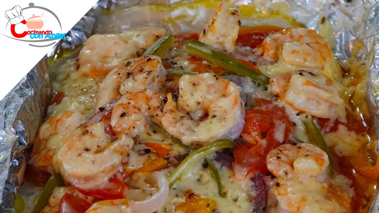 Filete de merluza relleno de camarones con salsa de mayonesa