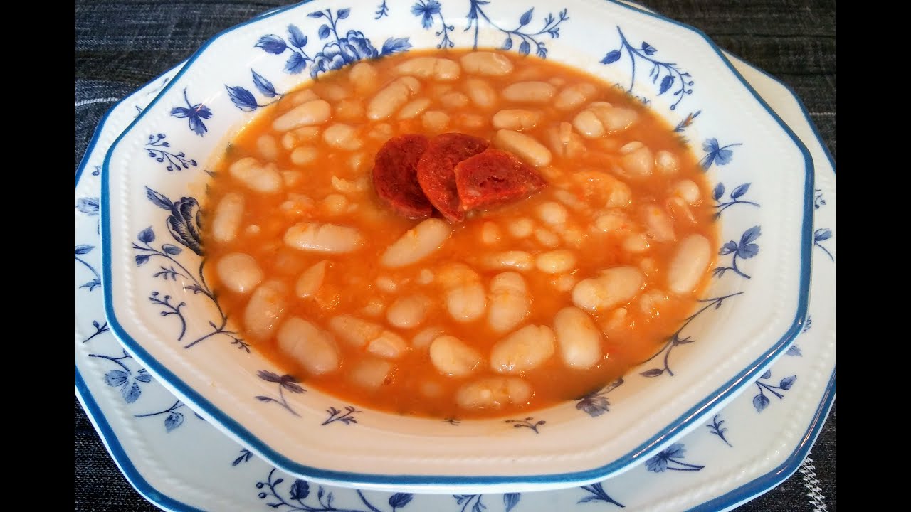 Habichuelas blancas con chorizo y tocino en olla a presión