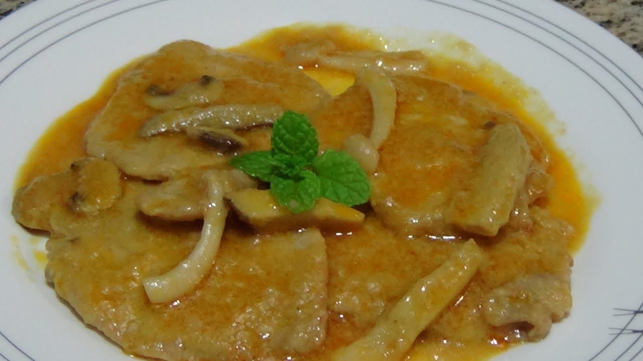 Lomo con salsa de almendras y champiñones
