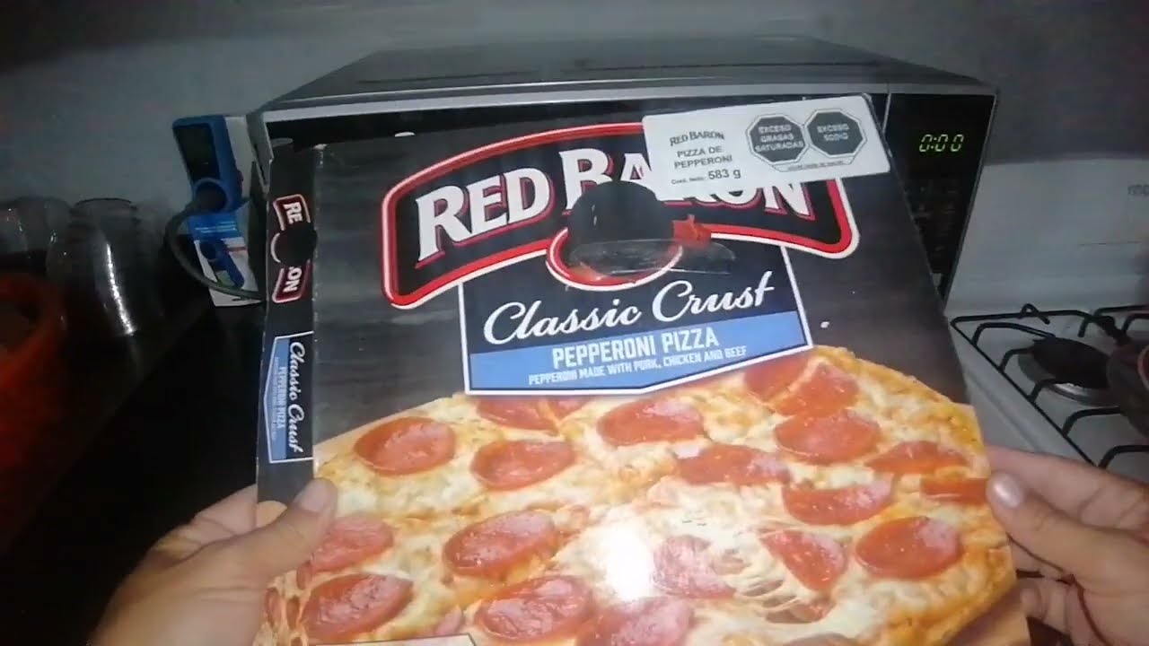 Pizza precocinada calentada en microondas con grill