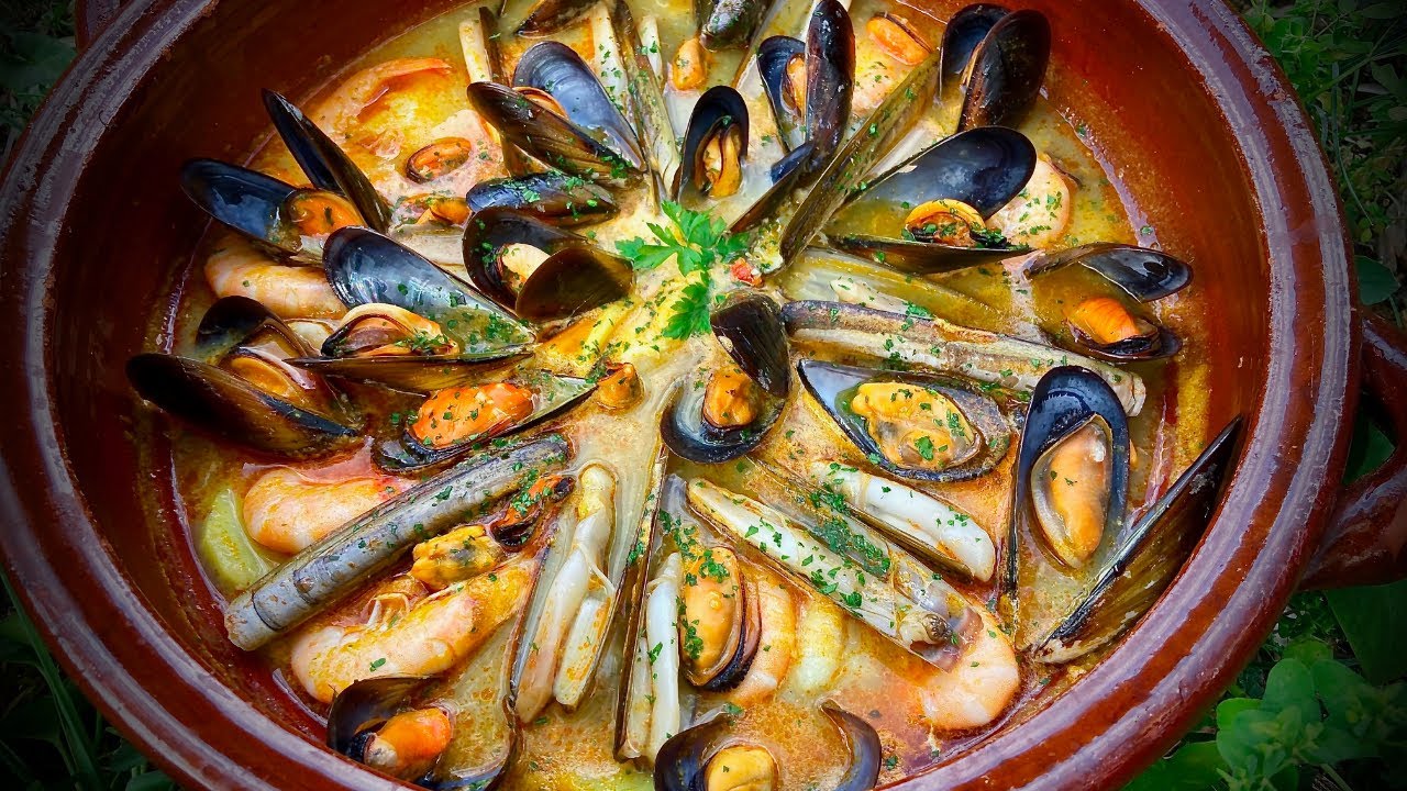 Receta de caldereta de pescado y marisco para celebrar Navidad