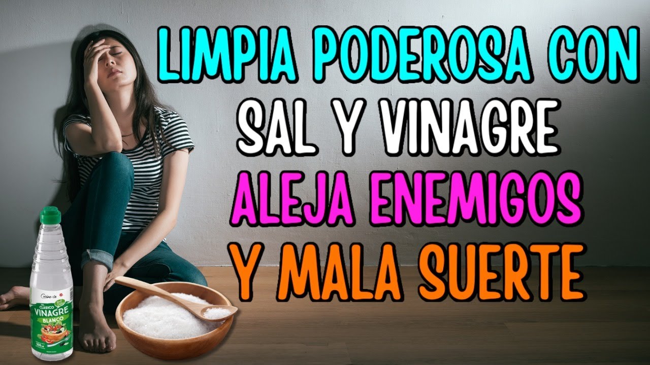 Colocar agua vinagre y sal debajo de la cama