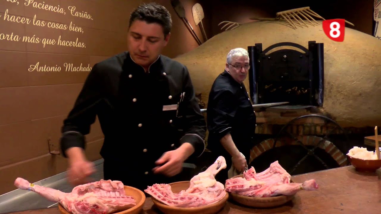 Disfrutar de un delicioso cordero asado al estilo asturiano