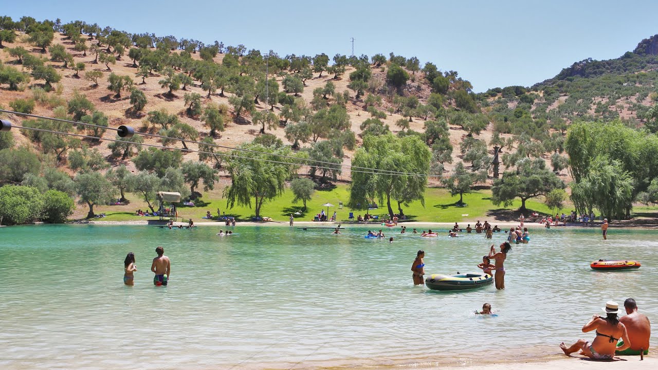 Lago artificial en Zahara de la Sierra