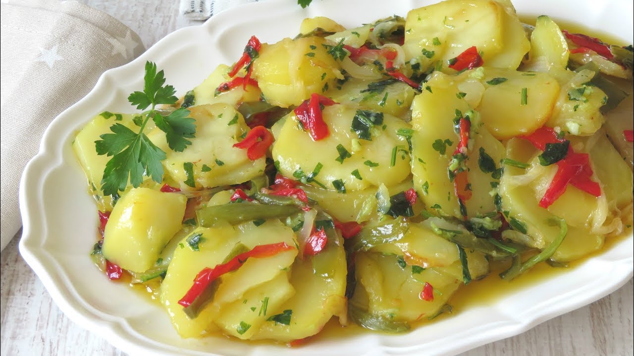 Patatas al horno estilo \"papas a lo pobre\"