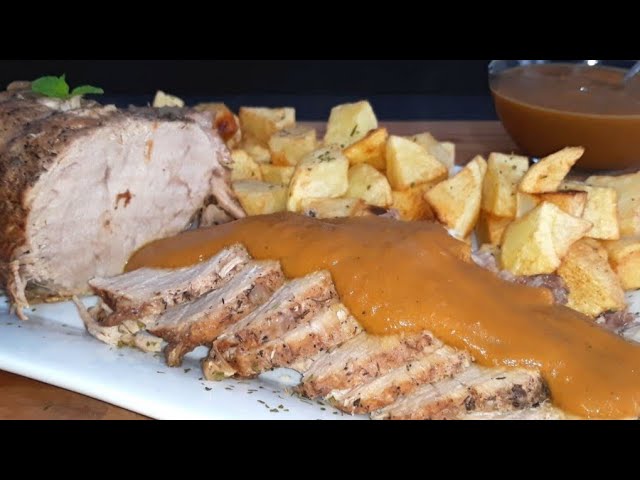 Solomillo de cerdo con salsa de zanahorias y cebollas en olla rápida