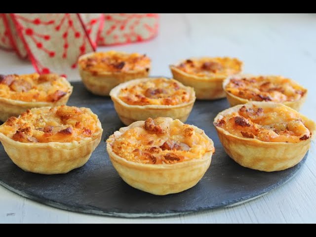 Tartaleta de gambas rellenas con salsa bechamel en hojaldre
