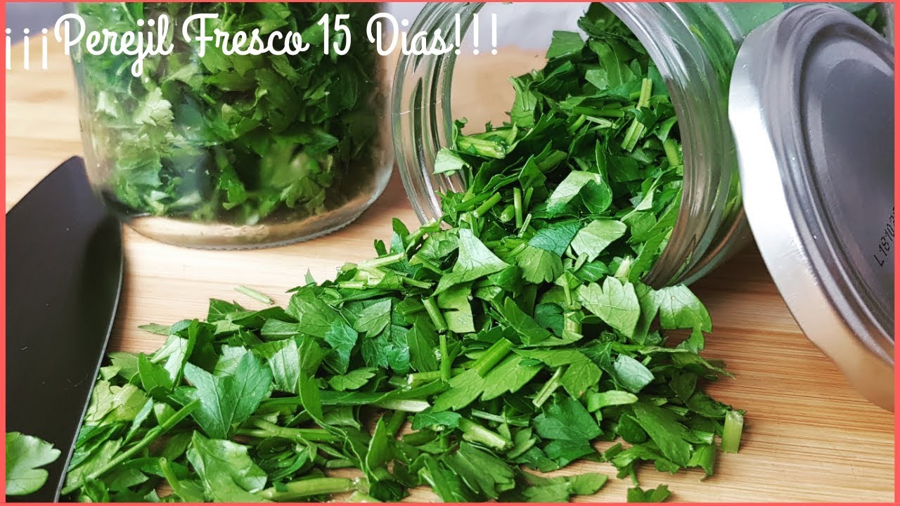 Cinco formas de mantener el perejil fresco en agua