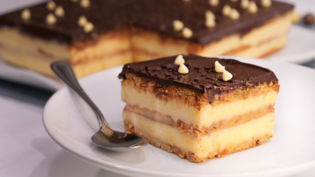 Deliciosa tarta casera de la abuela con crema pastelera