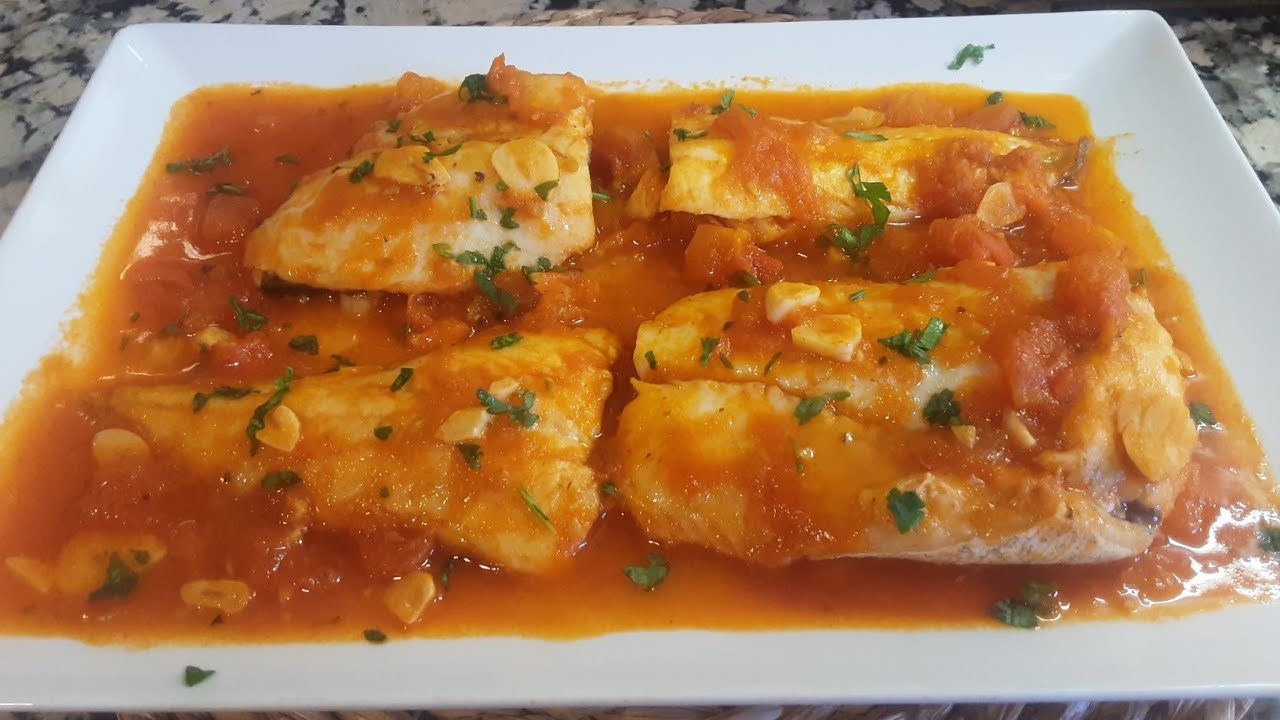 Filetes de merluza con deliciosa salsa casera