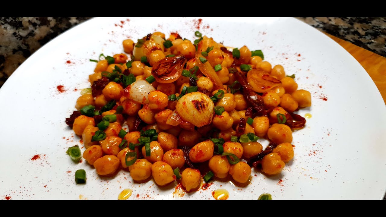 Garbanzos salteados con cebolla y pimentón