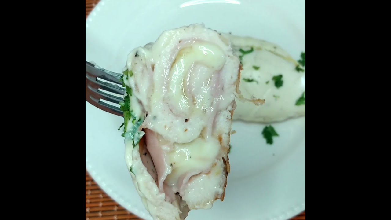 Pechugas de pollo rellenas al horno con salsa bechamel