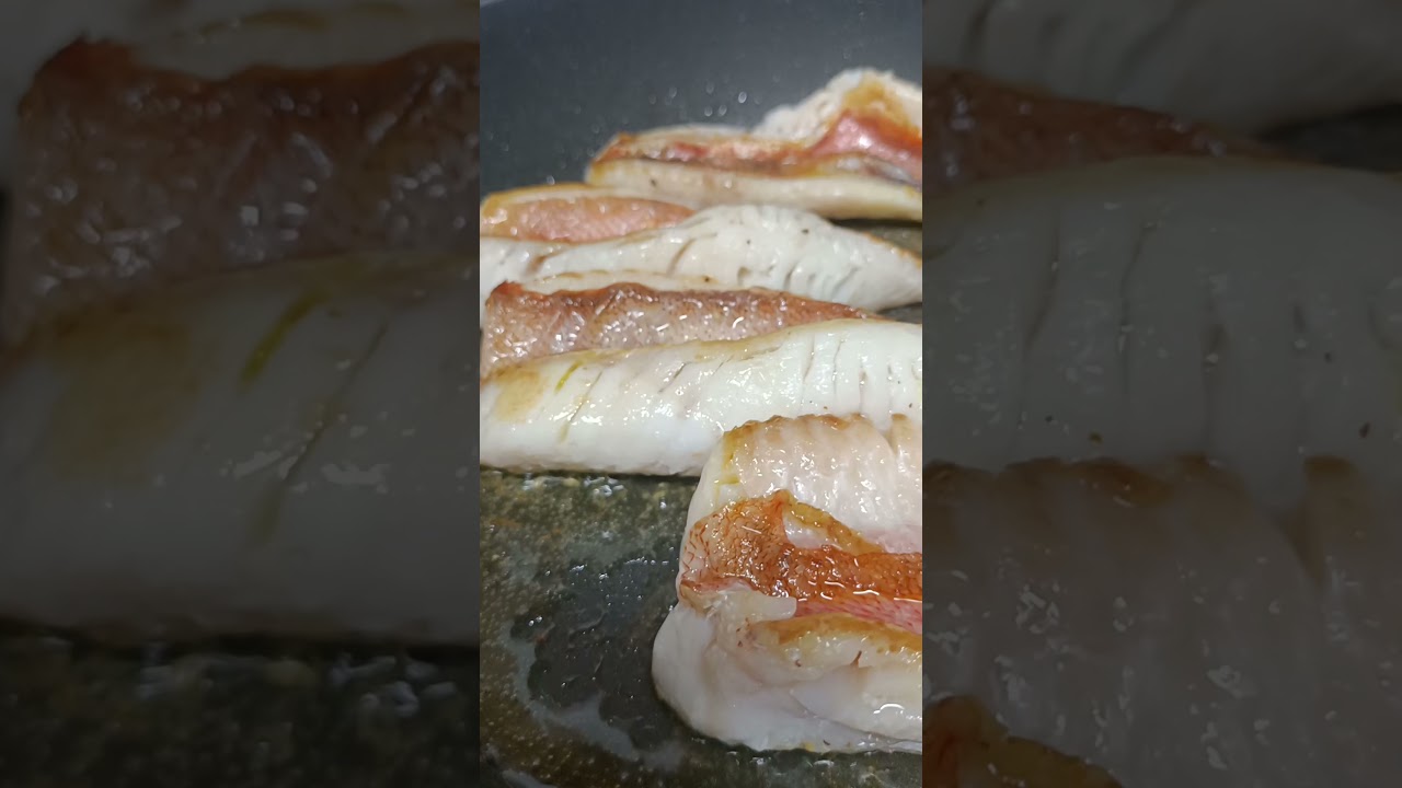 Preparando deliciosa gallineta a la plancha