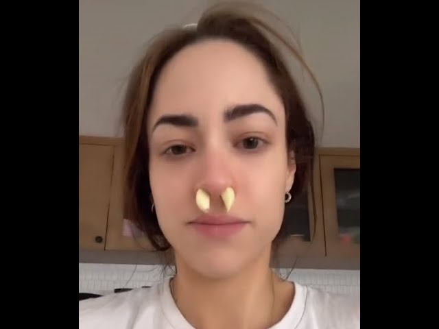 Un diente de ajo en la fosa nasal